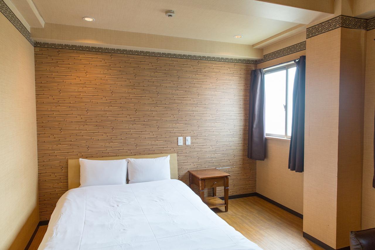 Uehonmachi Plaza Hotel (Adults Only) Osaka Bagian luar foto