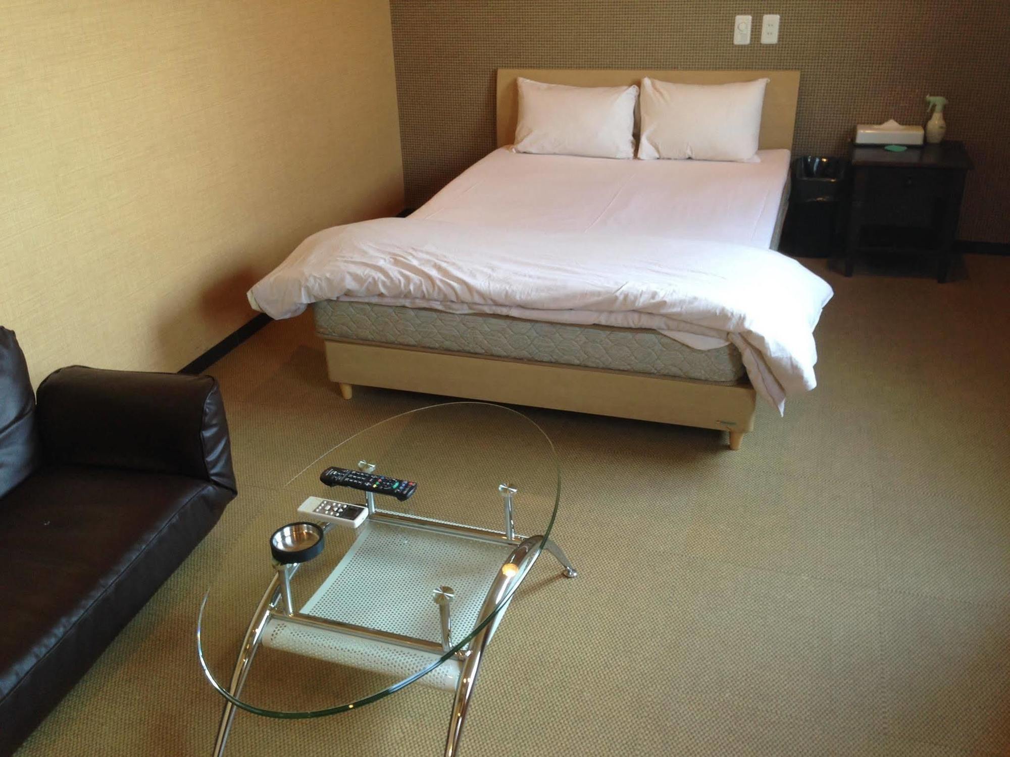 Uehonmachi Plaza Hotel (Adults Only) Osaka Bagian luar foto